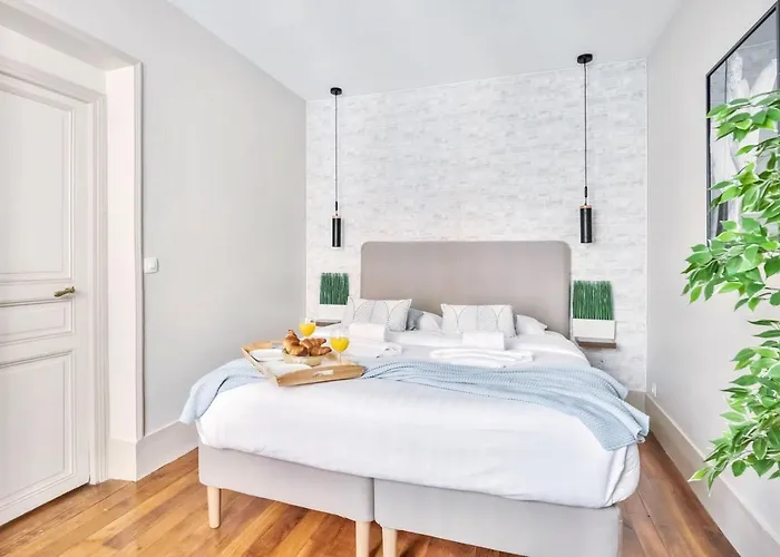 Charming Family Flat Near Montparnasse